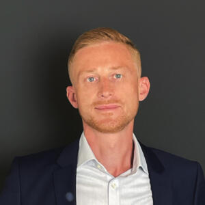 Quadratisches Bild Mitarbeiter Dimitri Koneger
