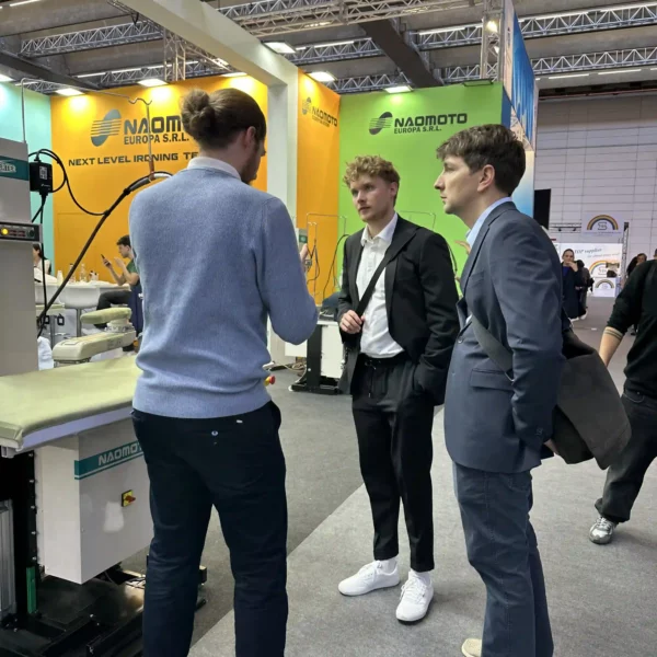 ProCom Automation TexProzess 2026 Mitarbeiter Gespräch